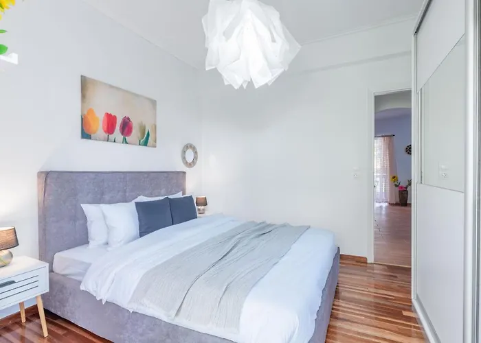 Modern Escape Near Riviera & Niarchos Foundation!