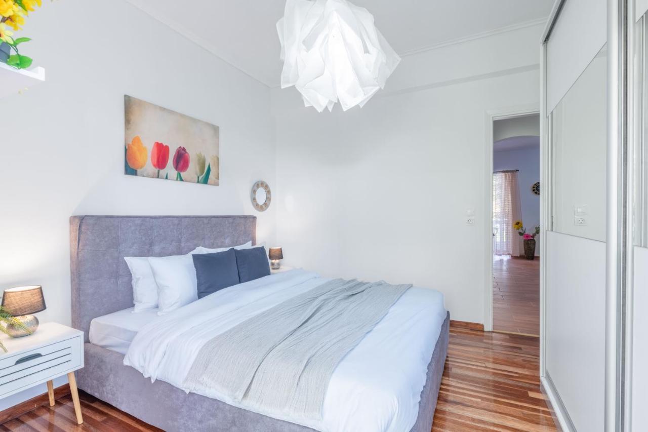 Modern Escape Near Riviera & Niarchos Foundation!
