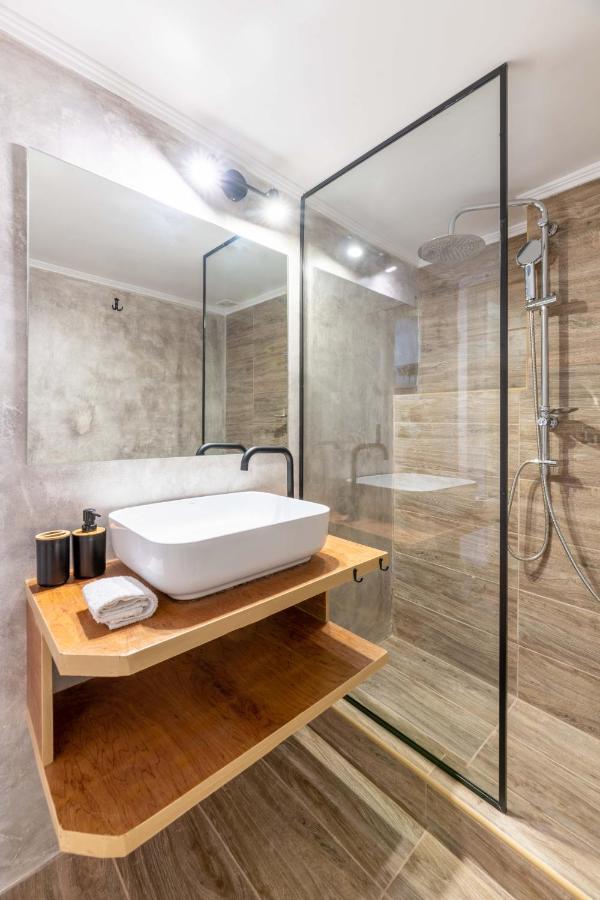Modern Escape Near Riviera & Niarchos Foundation! Apartment