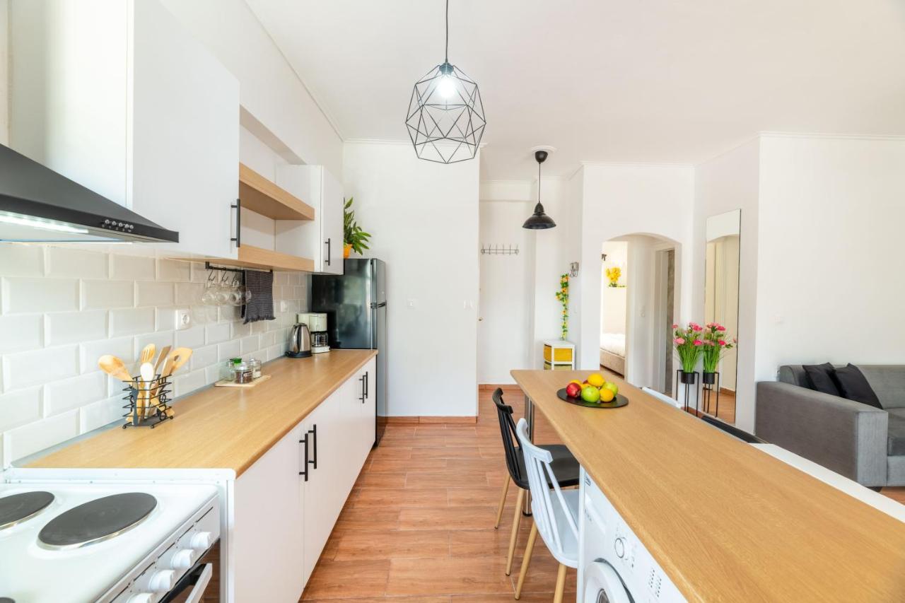 Modern Escape Near Riviera & Niarchos Foundation! Apartment *